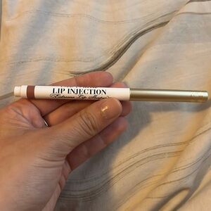 Too Faced Lip Injection Extreme Lip Shaper Plumping
Lip Liner in “Puffy Nude”